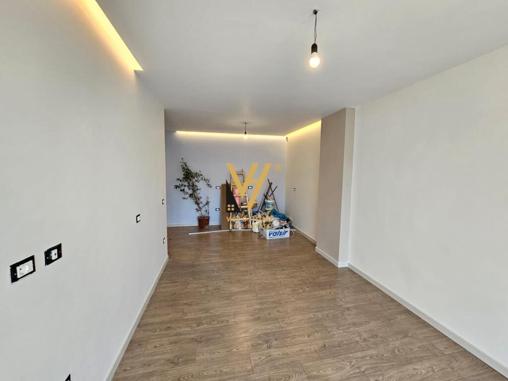 OFFICE 90 M2 FOR RENT AT ZOGU I ZI 95,000 LEKE