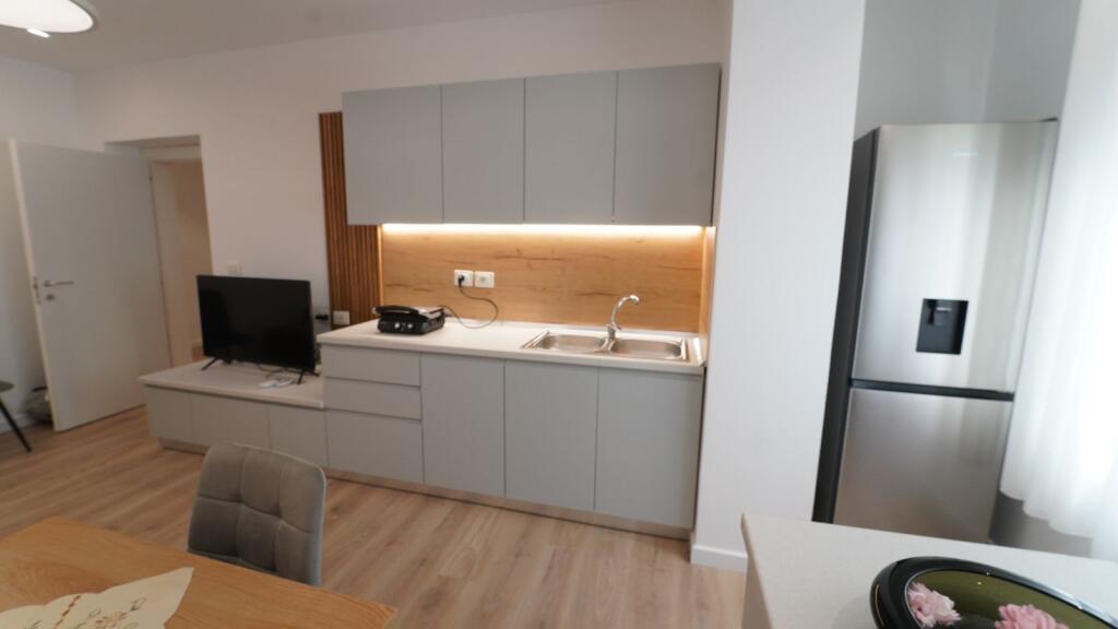 1+1,furnished at the medreseja,500 thousand lek