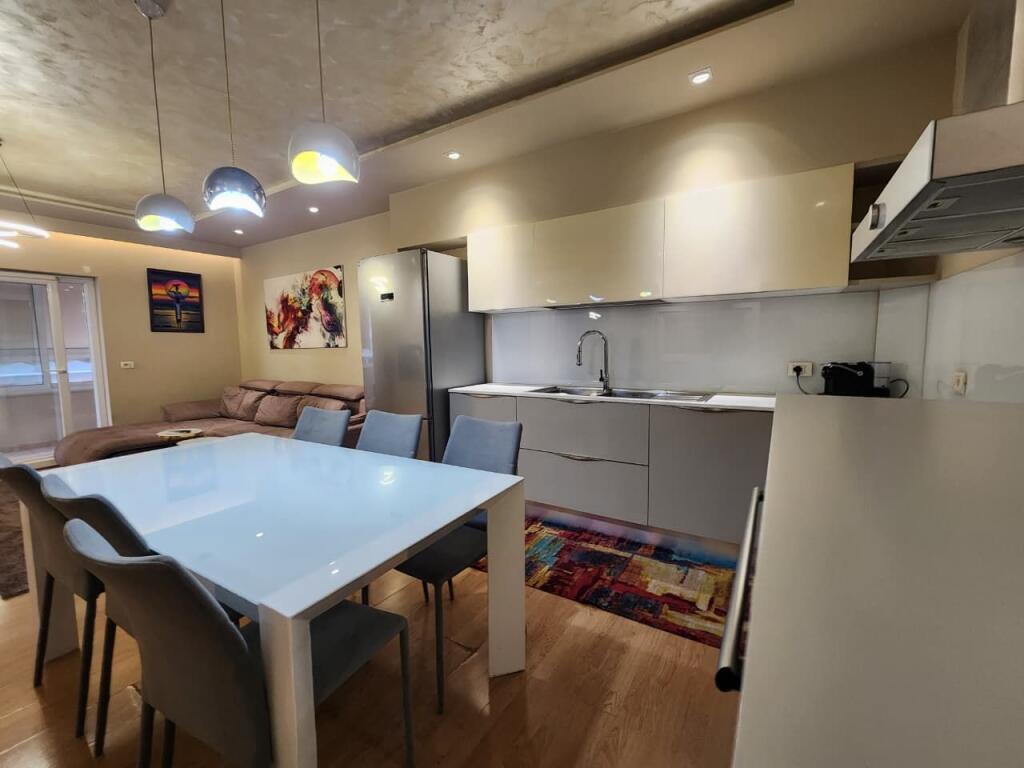 ✨SUPER APPARTAMENTO IN AFFITTO – 2+1+2wc &amp; Veranda ( 📍 Komuna Parisit / kristal Center || 200m2 || 1000 eu🔥