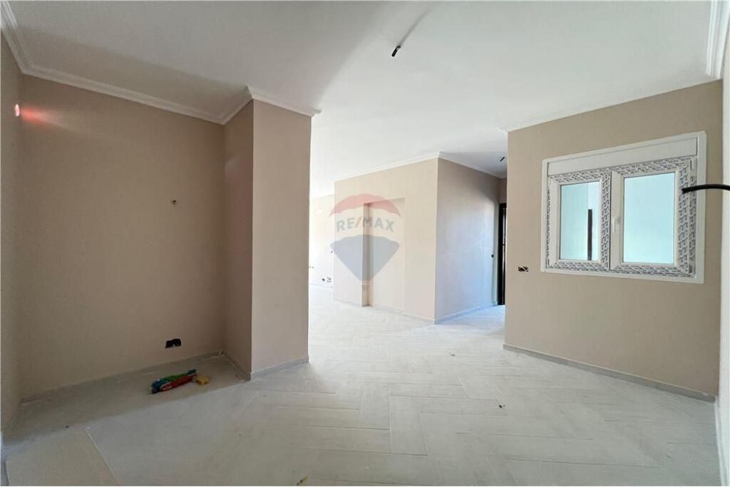 Papafingo për Shitje – Transballkanike, Vlorë
