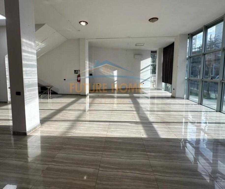 🏢 Qira | Godinë 4-Katëshe+20 POSTE PARKIMI – Rruga Gjergji Legisi.
