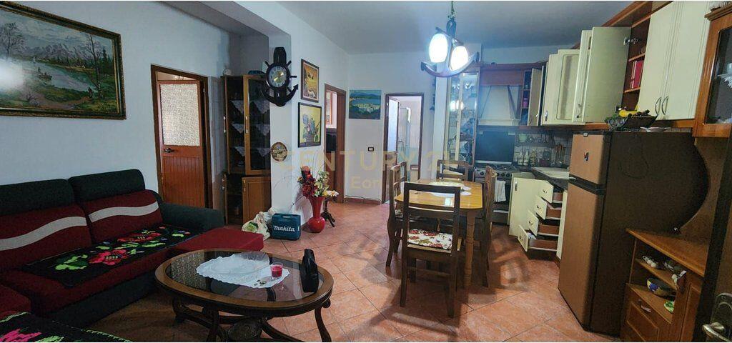 FOR RENT 2+1 APARTMENT NEAR THE GREEK SCHOOL! 400 €