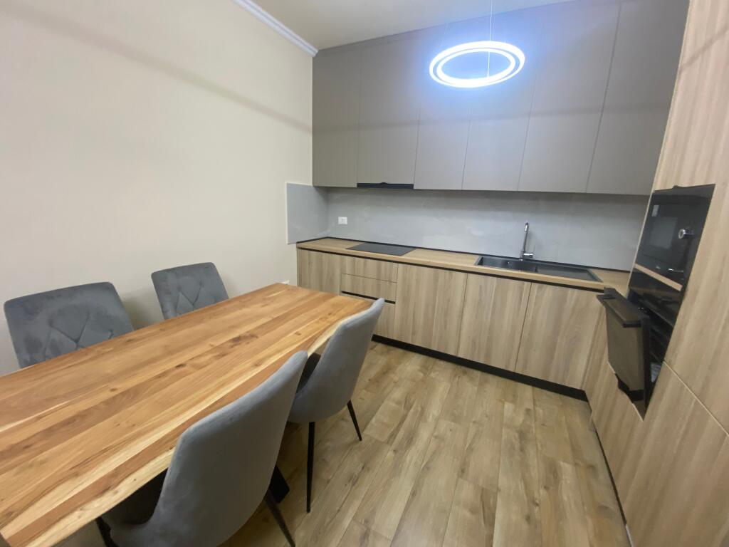 1+1,i mobiluar te petville liqeni i thate,900 euro