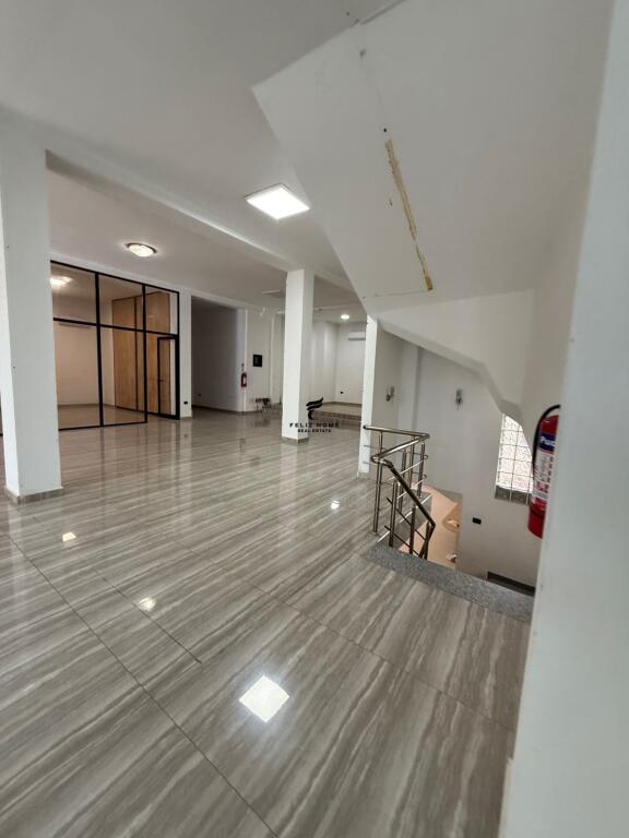 EDIFICIO COMMERCIALE IN AFFITTO 1100 M2 LAPRAKE 15.000 EURO