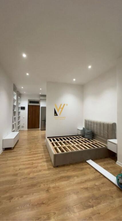 JEPET APARTAMENT 1+1 ME QERA TE RRUGA E BARRIKADAVE 650 EURO