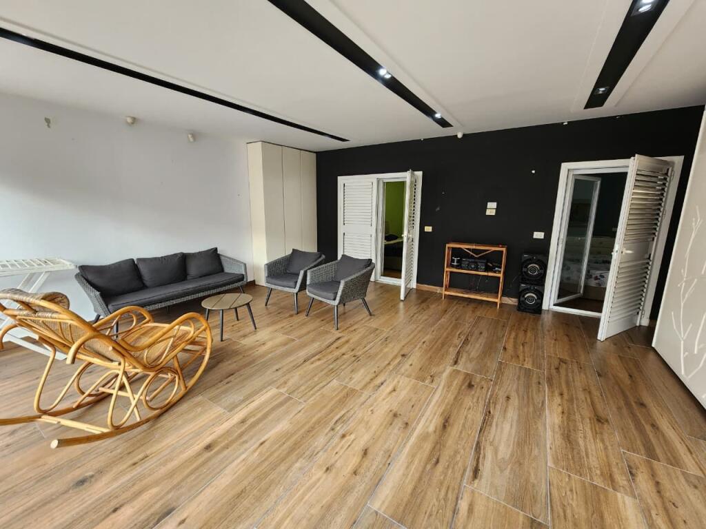 ✨SUPER APPARTAMENTO IN AFFITTO – 2+1+2wc &amp; Veranda ( 📍 Komuna Parisit / kristal Center || 200m2 || 1000 eu🔥