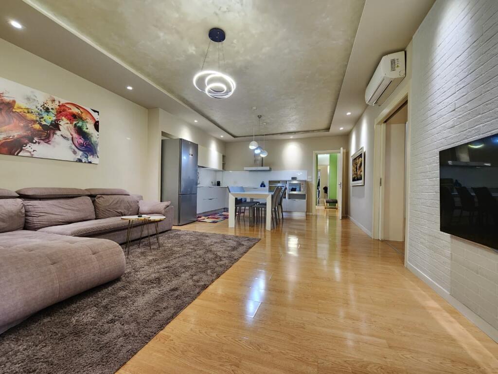 ✨SUPER APPARTAMENTO IN AFFITTO – 2+1+2wc &amp; Veranda ( 📍 Komuna Parisit / kristal Center || 200m2 || 1000 eu🔥