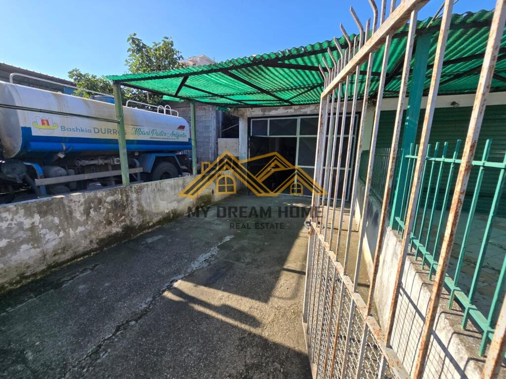 VENDESI EDIFICIO + TERRENO SPIAGGIA DURAZZO