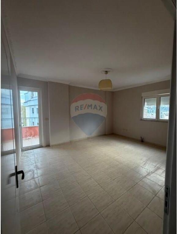 Appartamento 2+1 presso Komuna e Parisit