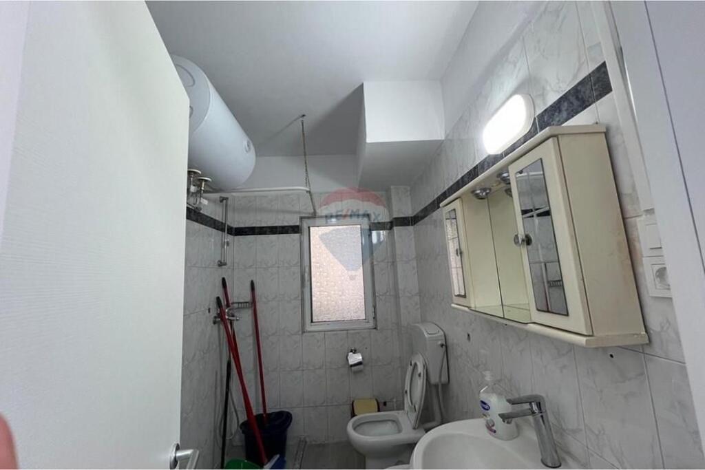 Office for rent on Irfan Tomini street
