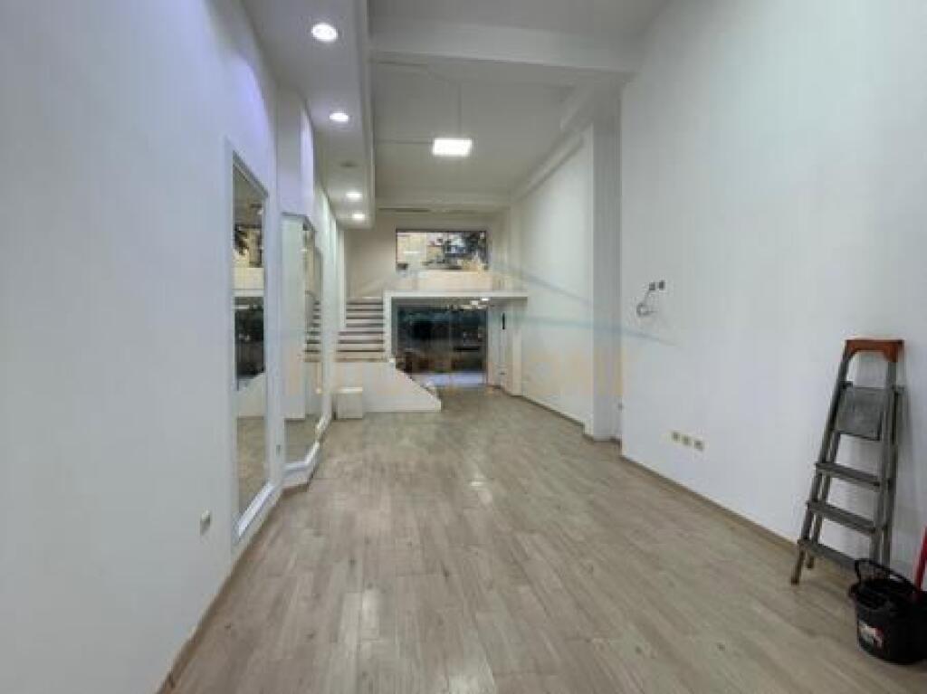Qera, Ambient Biznesi, Rruga e Kavajës, Tiranë