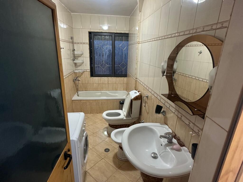 Affittasi appartamento 1+1, Oxhaku vicino al bar Kalase 400 mila lek