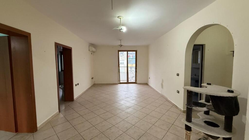 Appartamento 2+1+2 in vendita a 21-Dhjetori