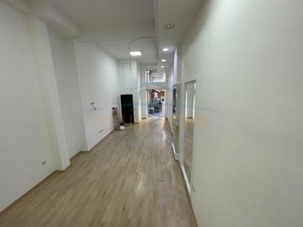 Qera, Ambient Biznesi, Rruga e Kavajës, Tiranë