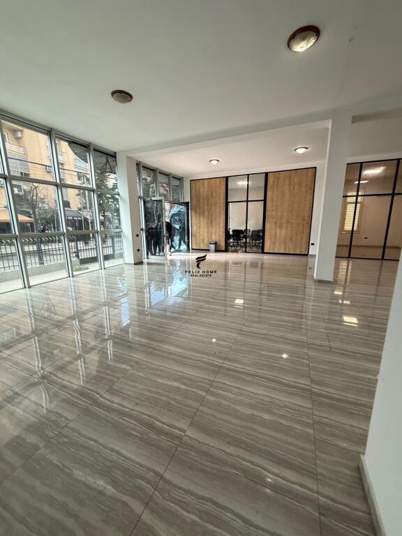 EDIFICIO COMMERCIALE IN AFFITTO 1100 M2 LAPRAKE 15.000 EURO