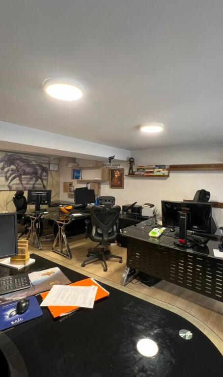 OFFICE FOR RENT 55 M2 VASIL SHANTO 80,000 LEKE