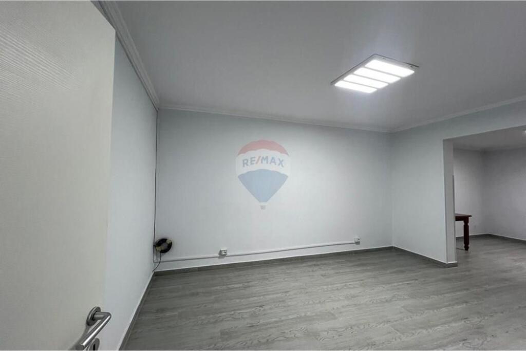 Office for rent on Irfan Tomini street