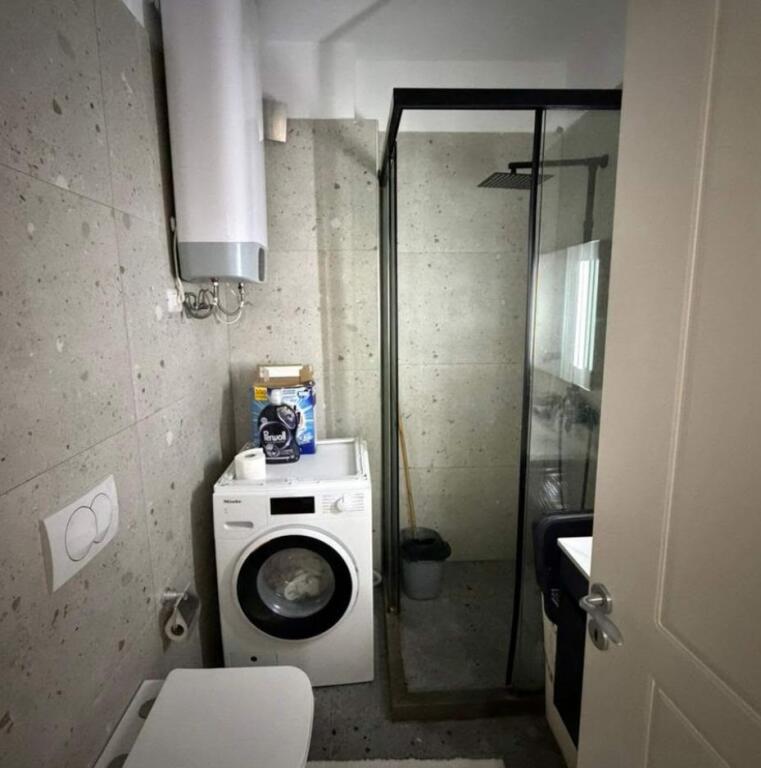 🏡 Appartamento arredato 2+1 in vendita –📍 Shkozë, Tirana💶 Prezzo: 135.000 €