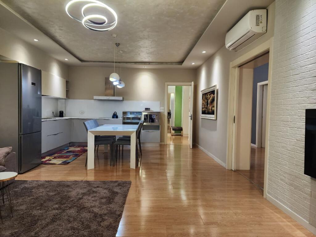 ✨SUPER APPARTAMENTO IN AFFITTO – 2+1+2wc &amp; Veranda ( 📍 Komuna Parisit / kristal Center || 200m2 || 1000 eu🔥