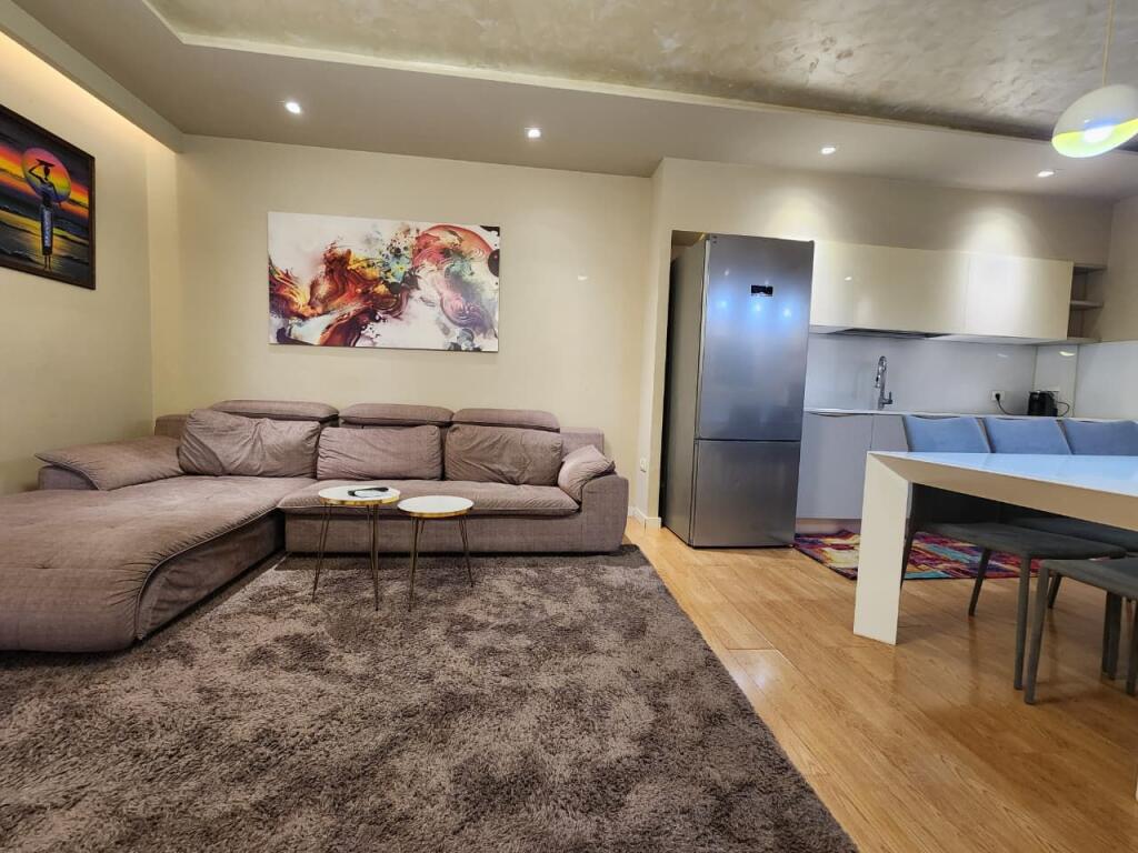 ✨SUPER APPARTAMENTO IN AFFITTO – 2+1+2wc &amp; Veranda ( 📍 Komuna Parisit / kristal Center || 200m2 || 1000 eu🔥