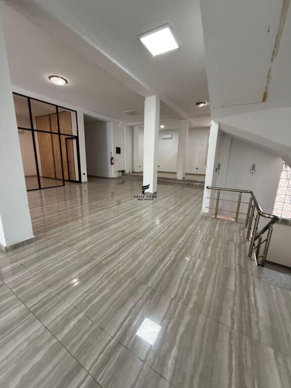 EDIFICIO COMMERCIALE IN AFFITTO 1100 M2 LAPRAKE 15.000 EURO