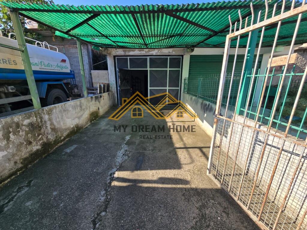 VENDESI EDIFICIO + TERRENO SPIAGGIA DURAZZO