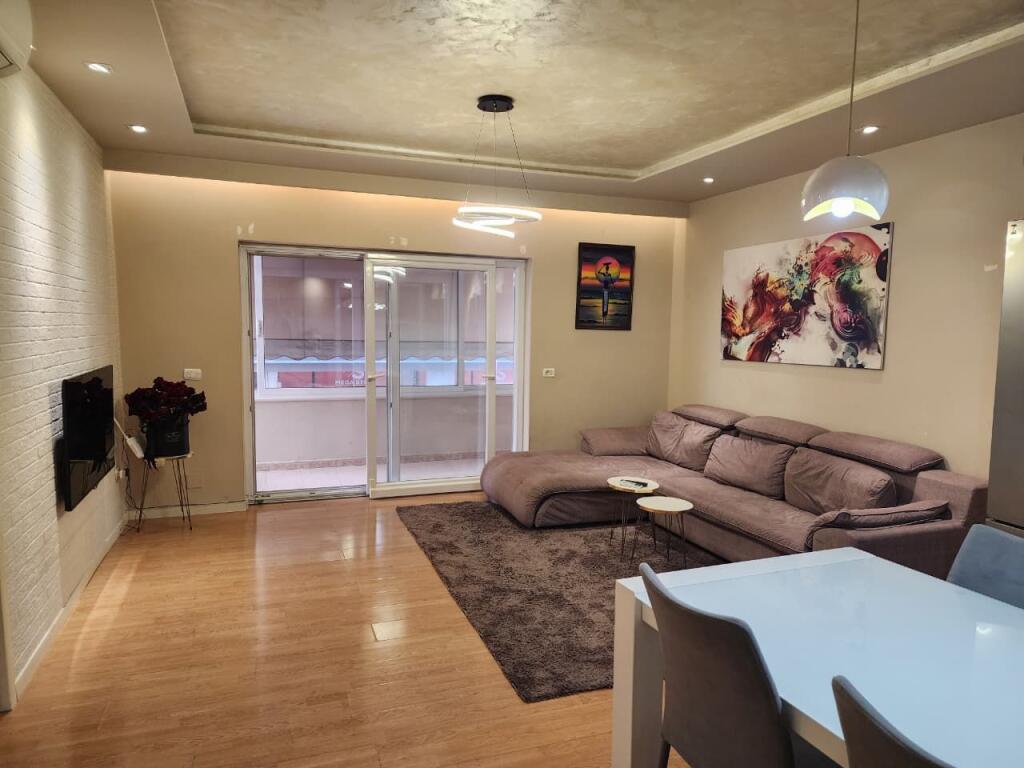 ✨SUPER APPARTAMENTO IN AFFITTO – 2+1+2wc &amp; Veranda ( 📍 Komuna Parisit / kristal Center || 200m2 || 1000 eu🔥