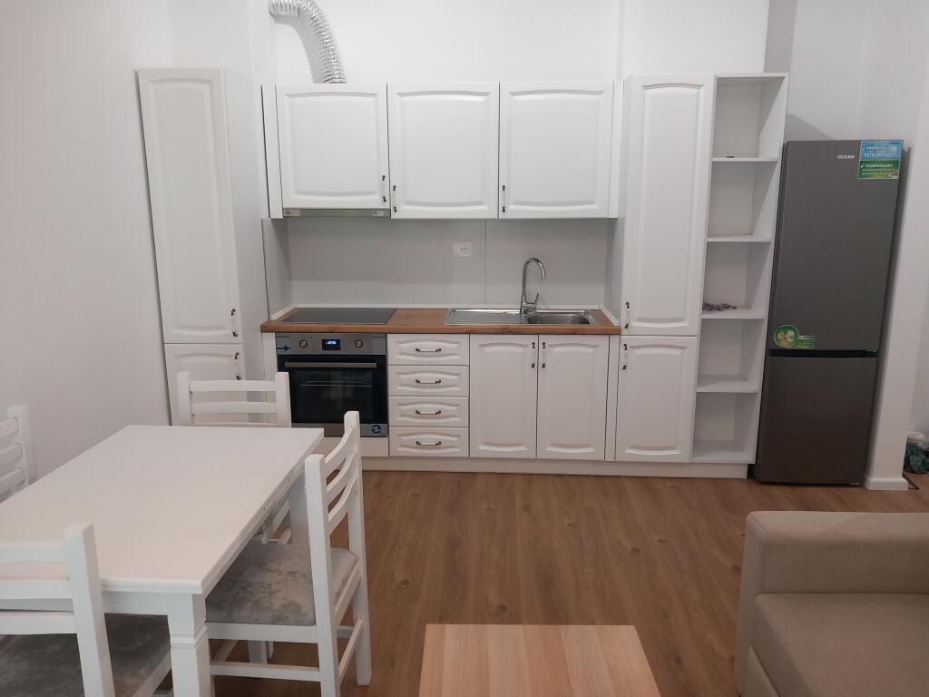Jepet me qira apartament 1+1 ne Ali Dem(Mangalem)
