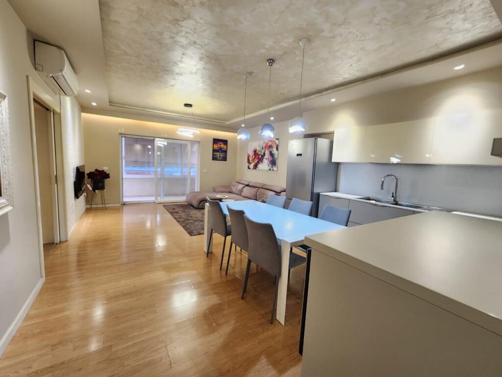 ✨SUPER APPARTAMENTO IN AFFITTO – 2+1+2wc &amp; Veranda ( 📍 Komuna Parisit / kristal Center || 200m2 || 1000 eu🔥