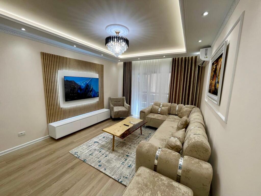 📣 QERA SUPER Apartament 2+1 Me 2 Tualete, 2 Ballkone Dhe 2 Poste Parkimi 📍 Kompleksi Colombo, Prane Liqenit Te Thate ✨