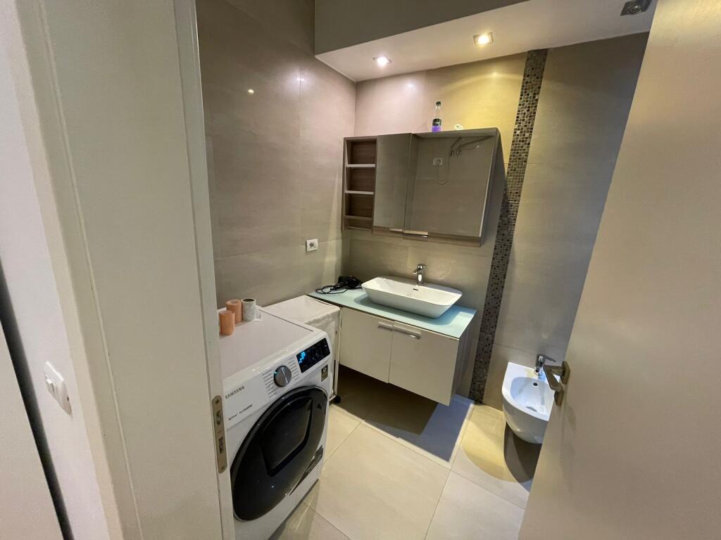 Jepet me qira 2+1+2 tek komuna e Parisit