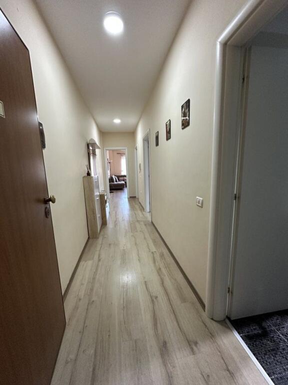 2+1,arredato lago secco al complesso bora,700 euro