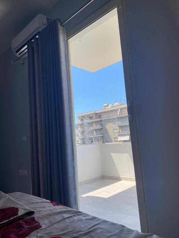 Vendesi appartamento 1+1 + 2 balconi spiaggia Iliria