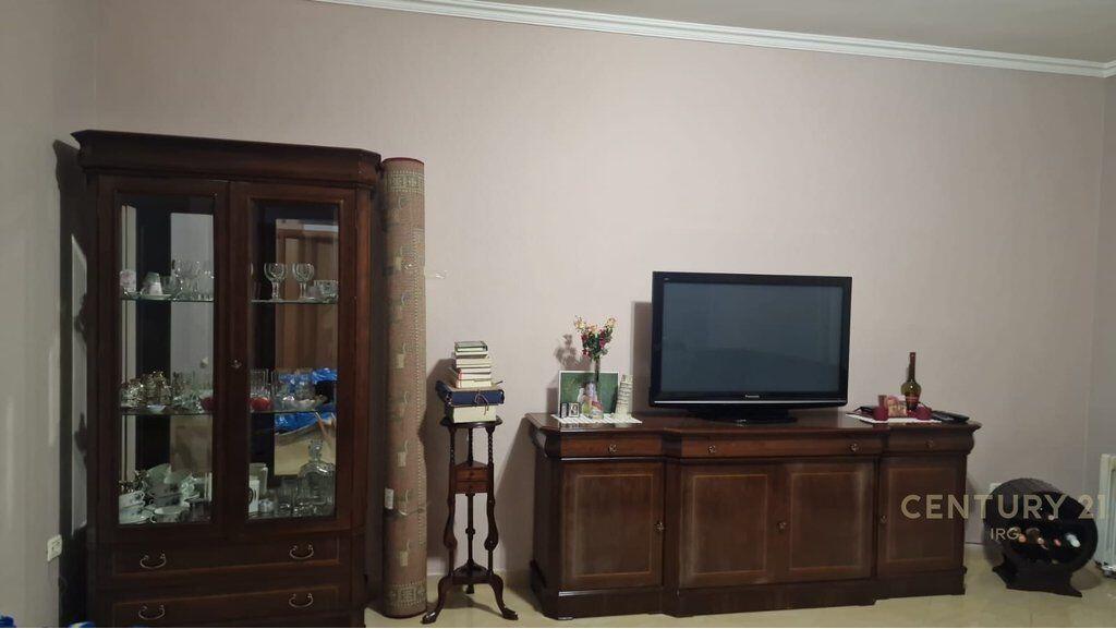 Apartment 2+1 for sale near the Red School