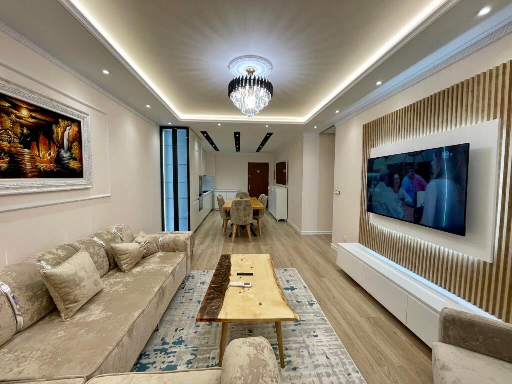 📣 QERA SUPER Apartament 2+1 Me 2 Tualete, 2 Ballkone Dhe 2 Poste Parkimi 📍 Kompleksi Colombo, Prane Liqenit Te Thate ✨