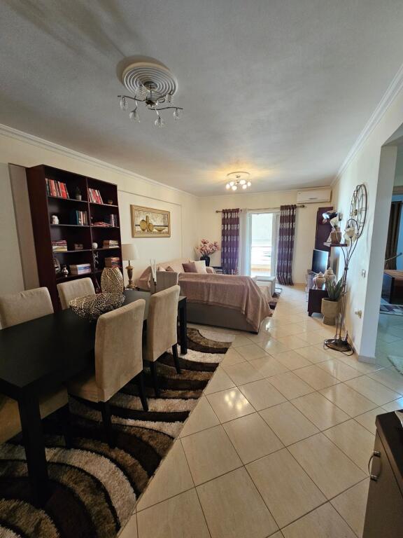 Shitet apartament 2+1 ne Sarande!