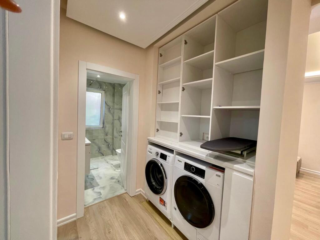 📣 QERA SUPER Apartament 2+1 Me 2 Tualete, 2 Ballkone Dhe 2 Poste Parkimi 📍 Kompleksi Colombo, Prane Liqenit Te Thate ✨