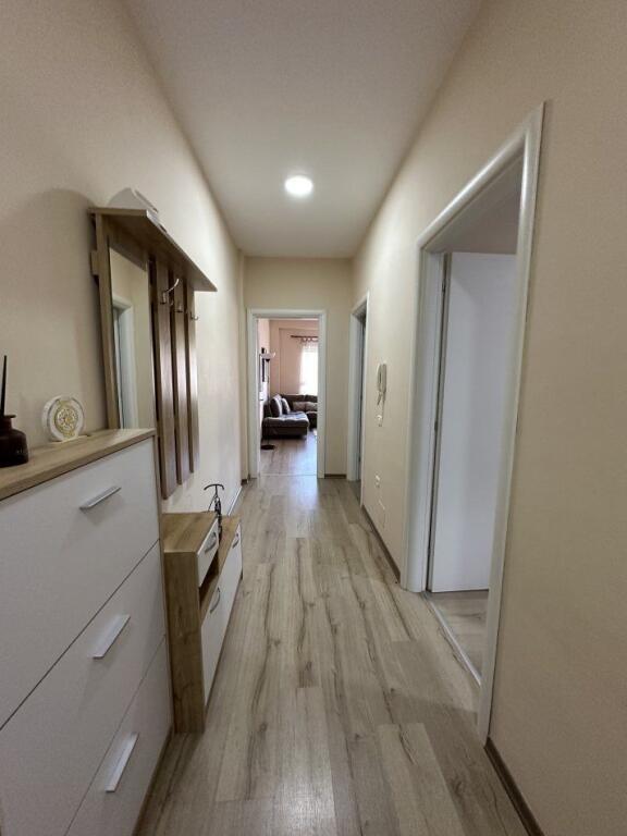 2+1,arredato lago secco al complesso bora,700 euro