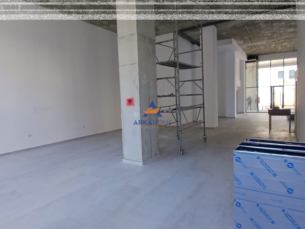 LOCALE COMMERCIALE IN AFFITTO 200 M2 "RRUGA BARRIKADA" 4500 EURO