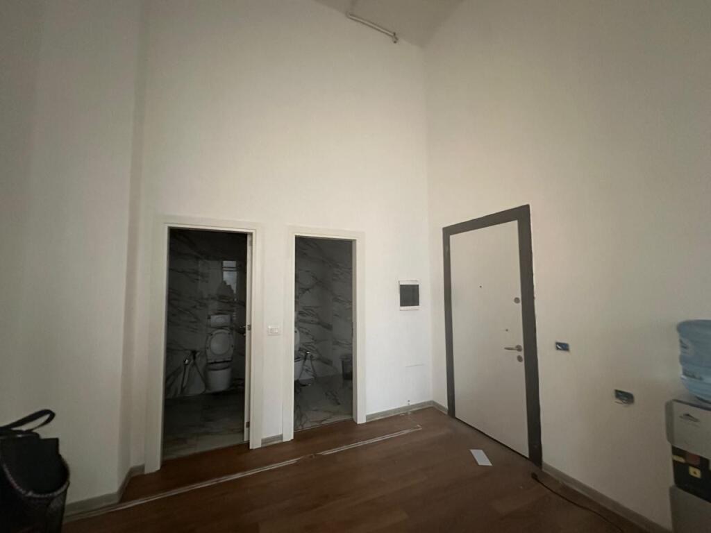 Locale per ufficio in affitto, Xhamlliku