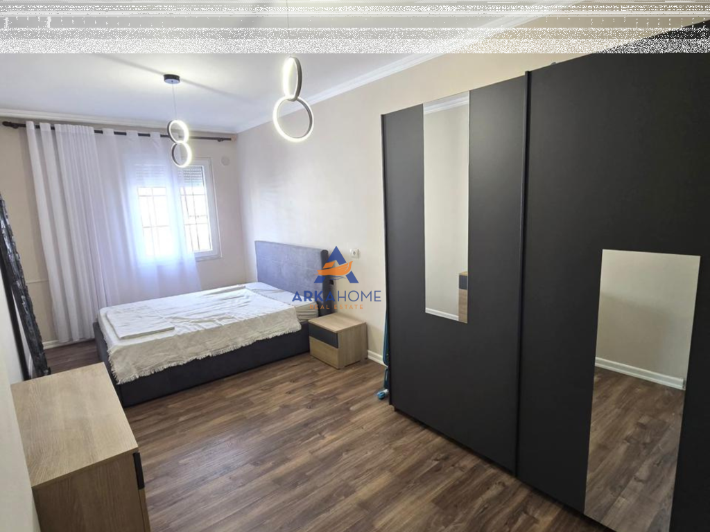 JEPET ME QERA APARTAMENT 2+1 "TE 21 DHJETORI" 800 EURO