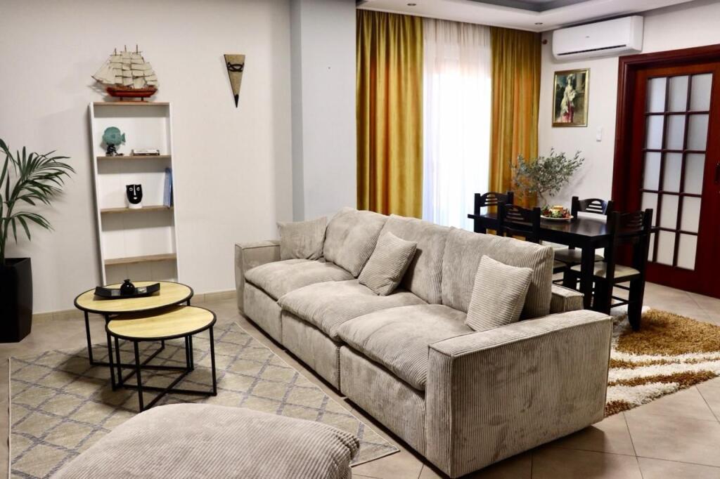 Apartament 3+1+2 per qira ne Xhamllik