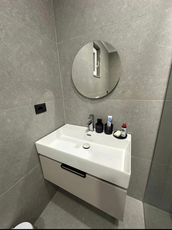 Rent apartment 1+1, At the electric market price 45000 lek