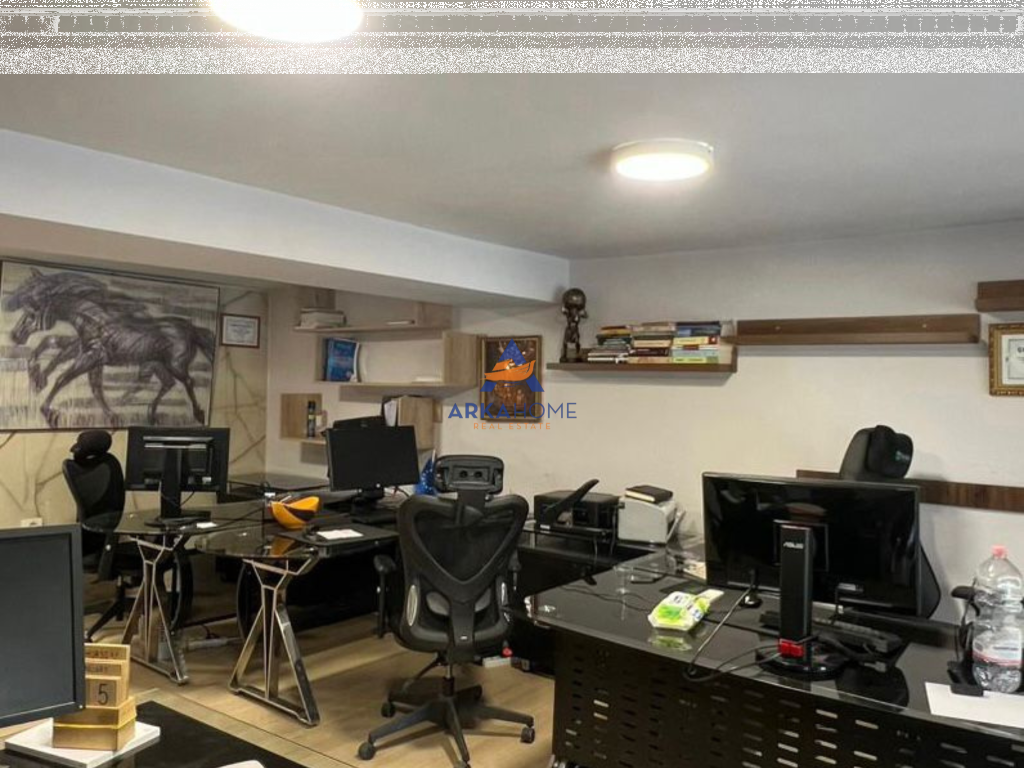 UFFICIO IN AFFITTO IN VIA SULEJMAN DELVINA 800 EURO