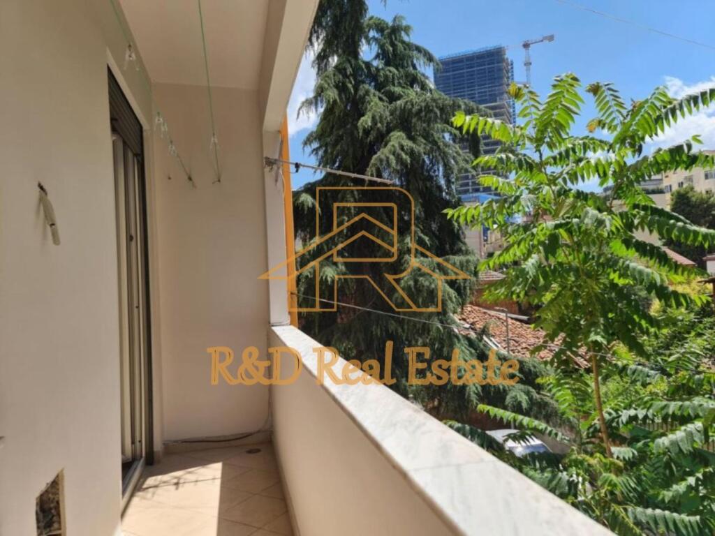🏡 Appartamento arredato in affitto – (Viale Zogu I)📍 Adiacente al liceo Sinan Tafaj