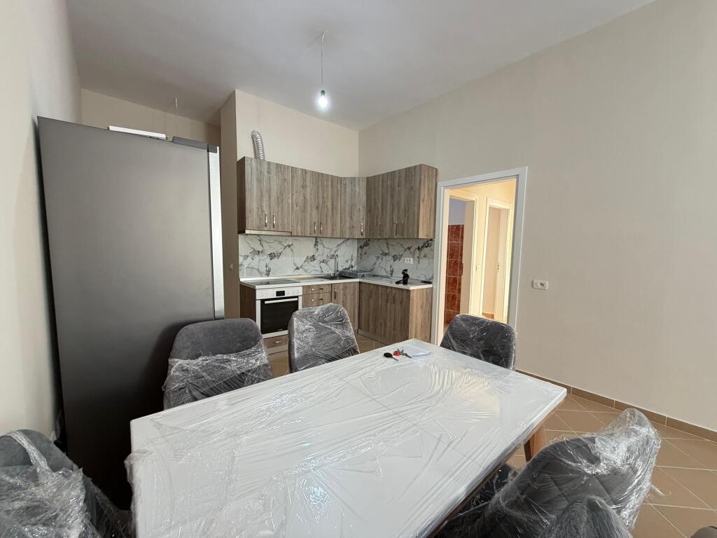 Apartment me qera 3+1 Fresk