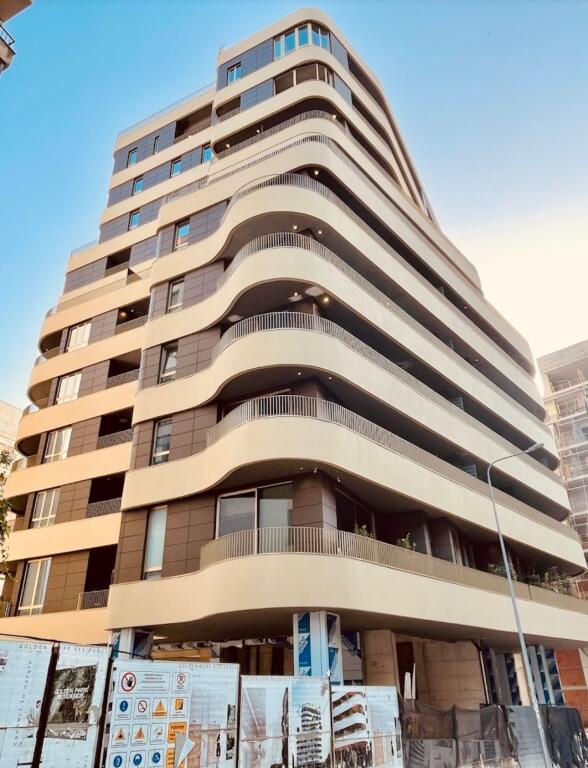 Apartament 2+1+2 me verandë dhe 2 poste parkimi – Golden Park Rezidencë