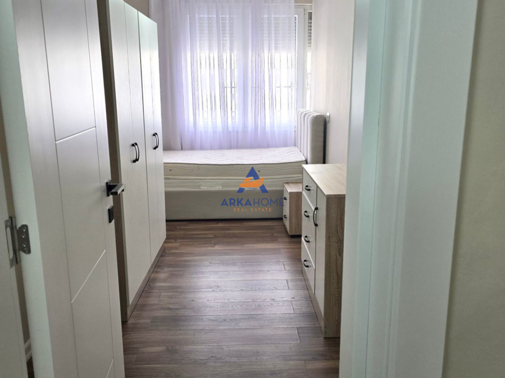 JEPET ME QERA APARTAMENT 2+1 "TE 21 DHJETORI" 800 EURO