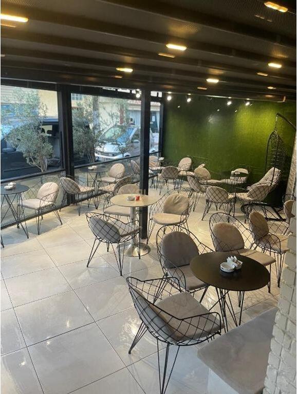 VENDIAMO ATTIVITÀ BAR, FAST-FOOD/ CREPERIA VICINO ALL'INCROCIO DI VASIL SHANTO !! 8.500 €