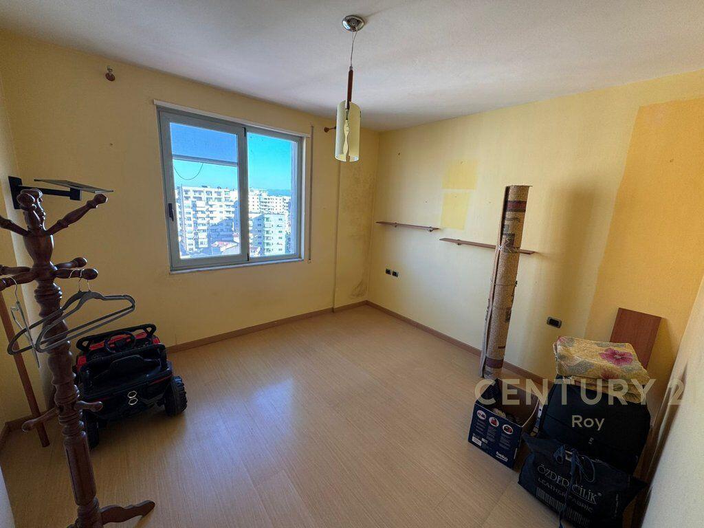 VENDESI APPARTAMENTO 3+1+2 A DURAZZO